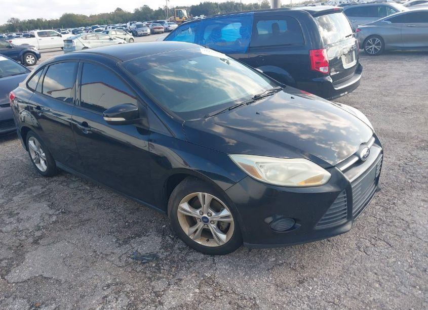 2014 Ford Focus SE (VIN 1FADP3F22EL368344) main photo
