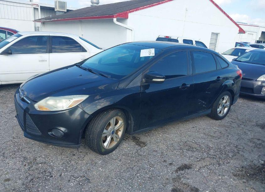 Photo 2 of 2014 Ford Focus SE (VIN 1FADP3F22EL368344)