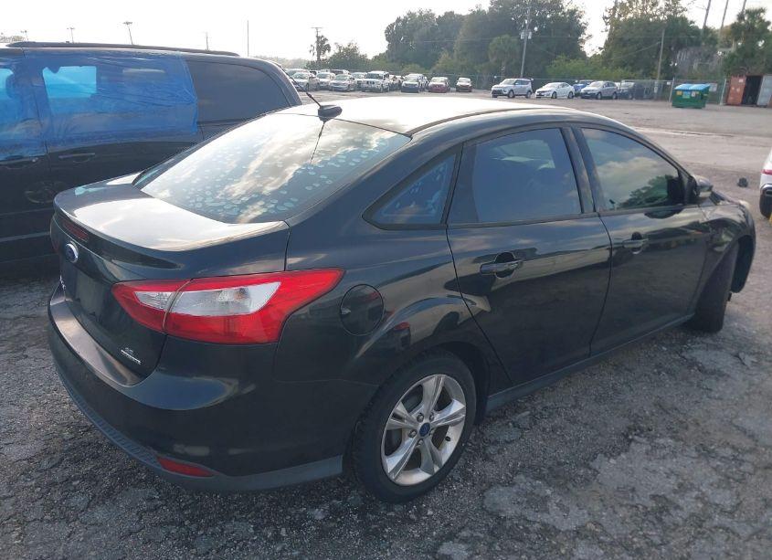 Photo 4 of 2014 Ford Focus SE (VIN 1FADP3F22EL368344)