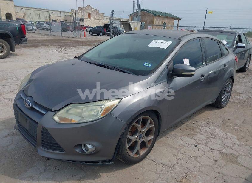 Photo 2 of 2014 Ford Focus SE (VIN 1FADP3F22EL373074)