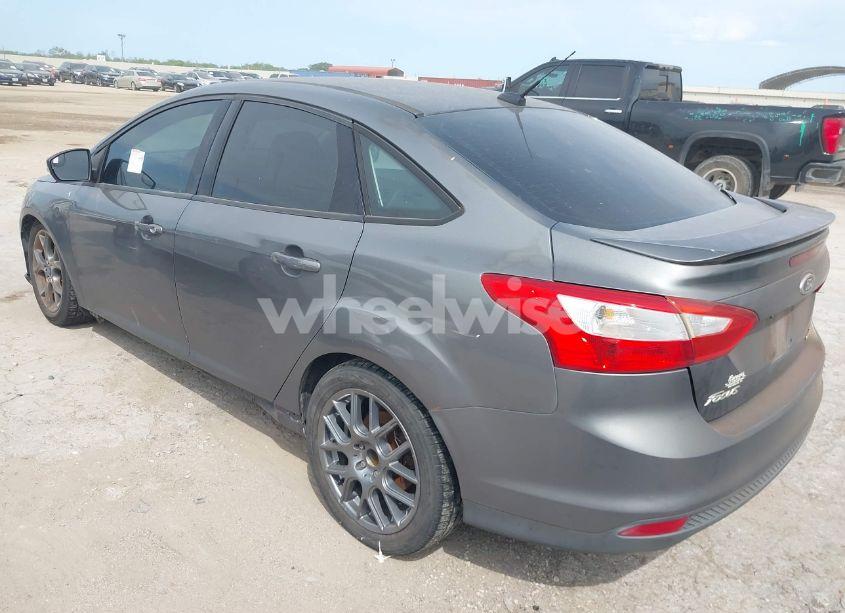 Photo 3 of 2014 Ford Focus SE (VIN 1FADP3F22EL373074)
