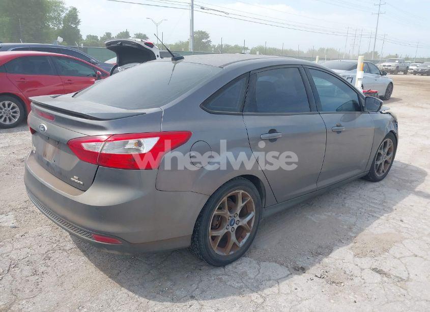 Photo 4 of 2014 Ford Focus SE (VIN 1FADP3F22EL373074)