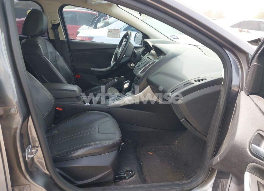 Photo 5 of 2014 Ford Focus SE (VIN 1FADP3F22EL373074)