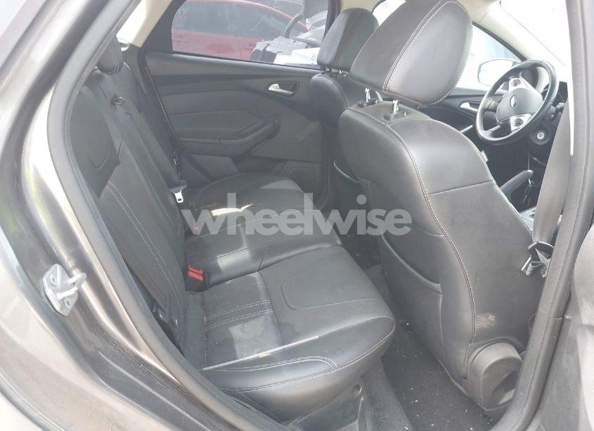 Photo 8 of 2014 Ford Focus SE (VIN 1FADP3F22EL373074)