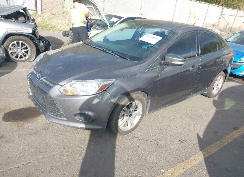 Photo 2 of 2014 Ford Focus SE (VIN 1FADP3F22EL381871)