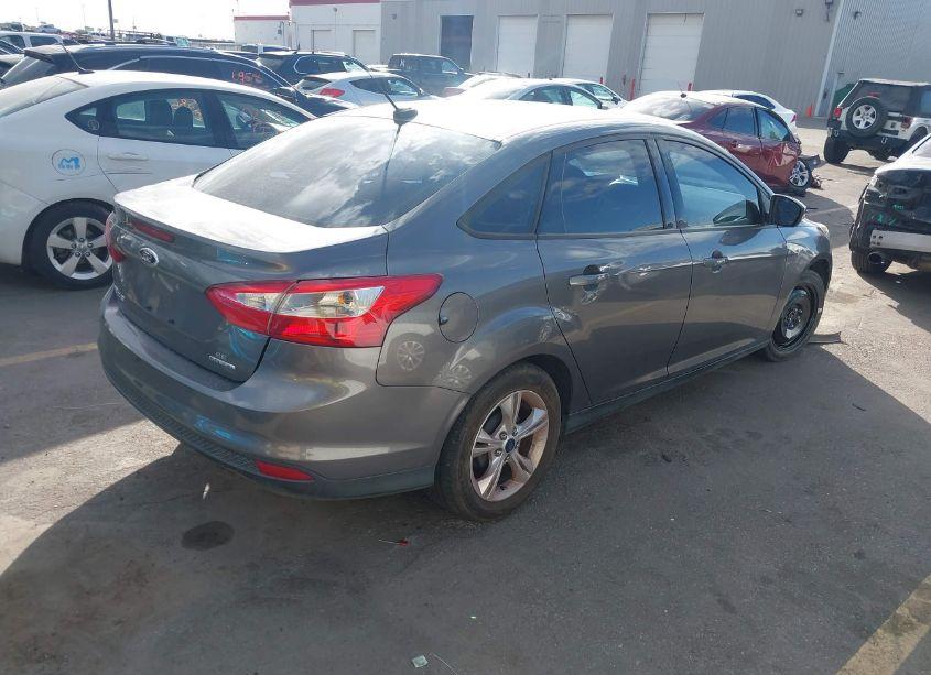 Photo 4 of 2014 Ford Focus SE (VIN 1FADP3F22EL381871)