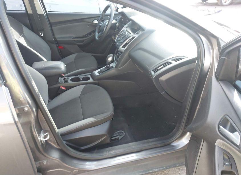 Photo 5 of 2014 Ford Focus SE (VIN 1FADP3F22EL381871)