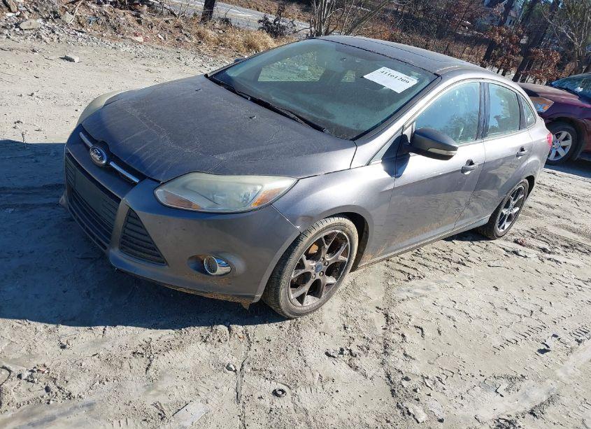 Photo 2 of 2014 Ford Focus SE (VIN 1FADP3F22EL387590)