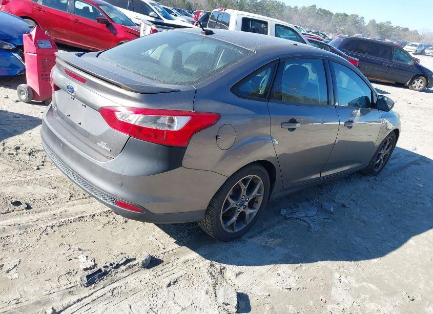 Photo 4 of 2014 Ford Focus SE (VIN 1FADP3F22EL387590)