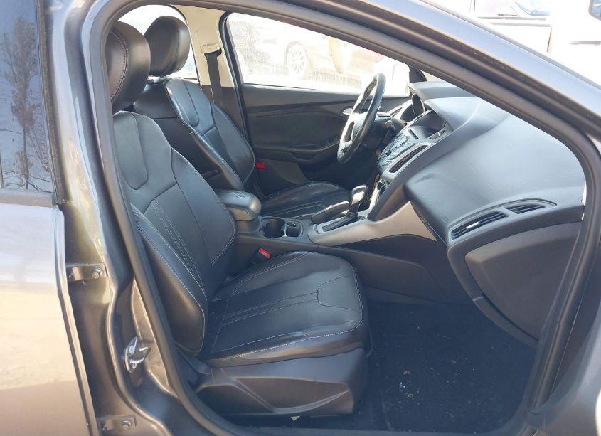 Photo 5 of 2014 Ford Focus SE (VIN 1FADP3F22EL387590)