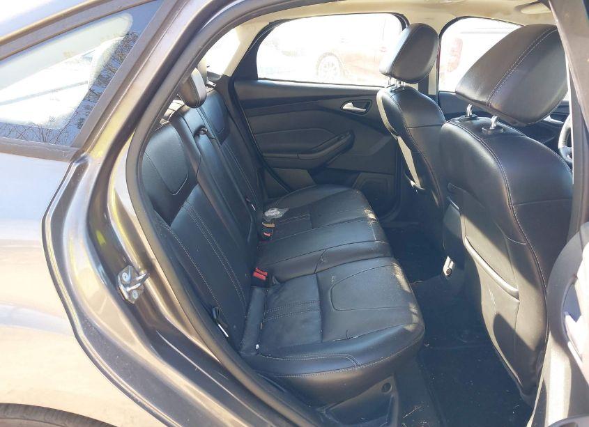 Photo 8 of 2014 Ford Focus SE (VIN 1FADP3F22EL387590)