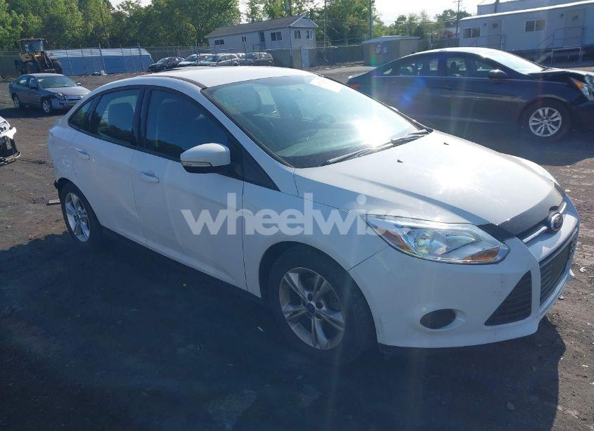 2014 Ford Focus SE (VIN 1FADP3F22EL404484) main photo
