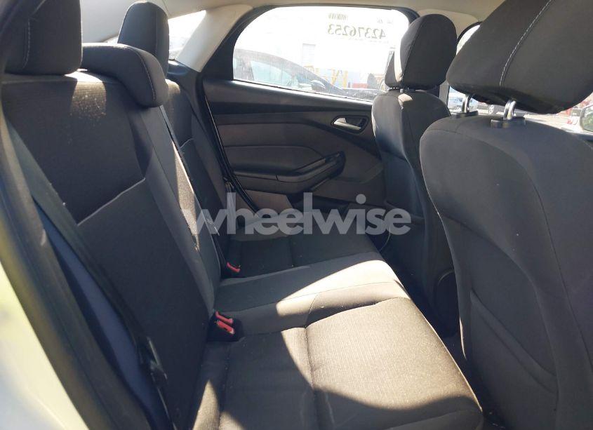 Photo 8 of 2014 Ford Focus SE (VIN 1FADP3F22EL404484)