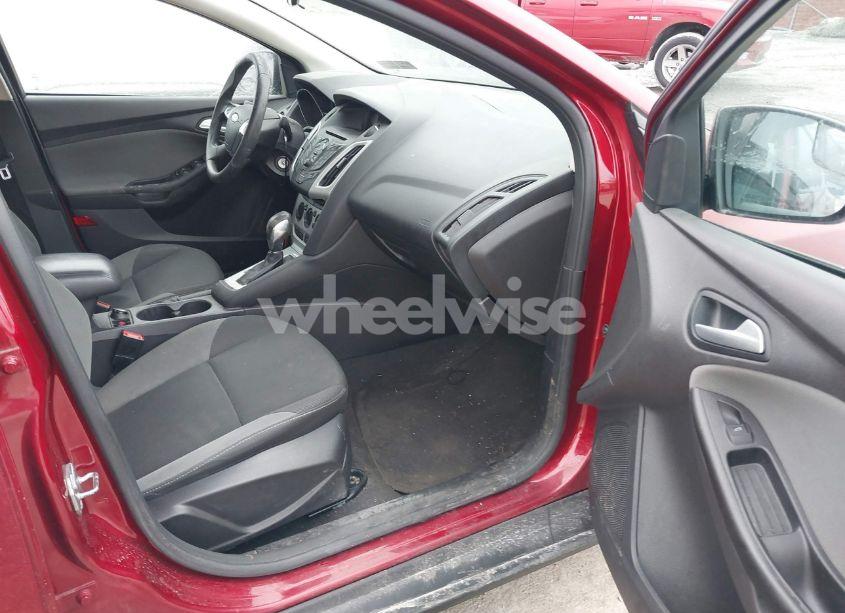 Photo 5 of 2014 Ford Focus SE (VIN 1FADP3F22EL404825)