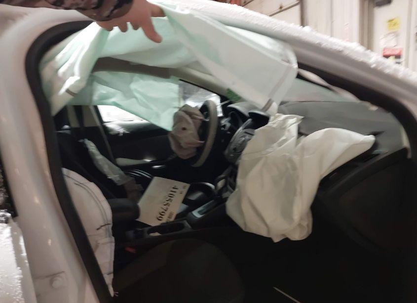 Photo 5 of 2014 Ford Focus SE (VIN 1FADP3F22EL418059)