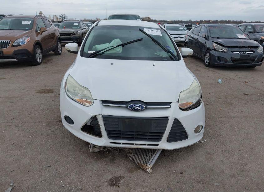 Photo 12 of 2014 Ford Focus SE (VIN 1FADP3F22EL430339)