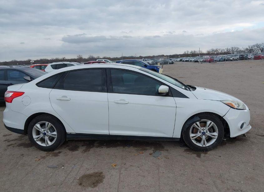 Photo 13 of 2014 Ford Focus SE (VIN 1FADP3F22EL430339)