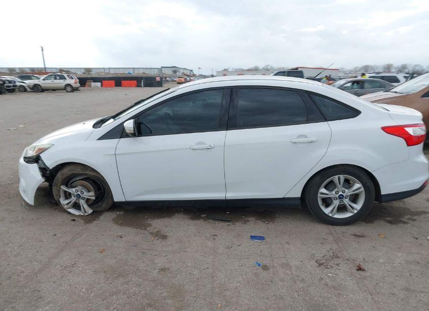 Photo 14 of 2014 Ford Focus SE (VIN 1FADP3F22EL430339)