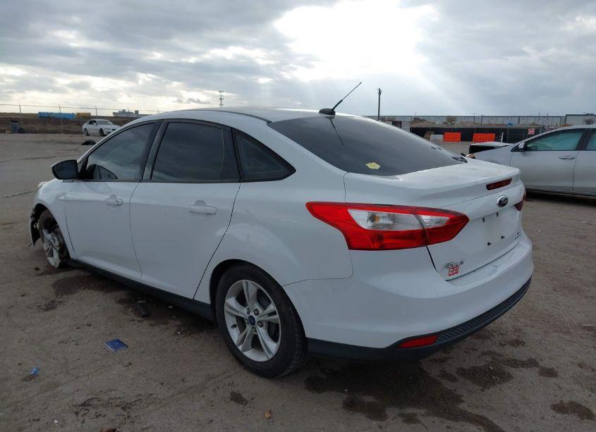 Photo 3 of 2014 Ford Focus SE (VIN 1FADP3F22EL430339)