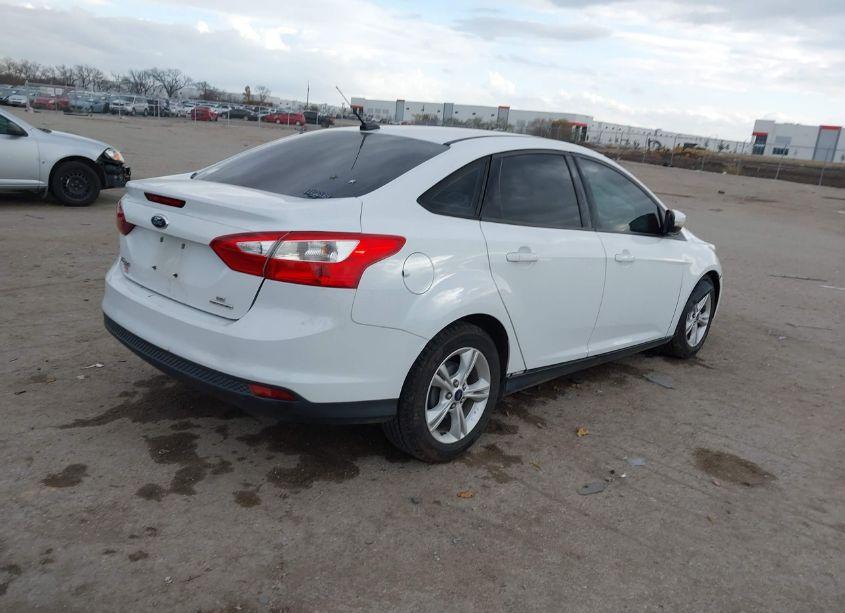 Photo 4 of 2014 Ford Focus SE (VIN 1FADP3F22EL430339)