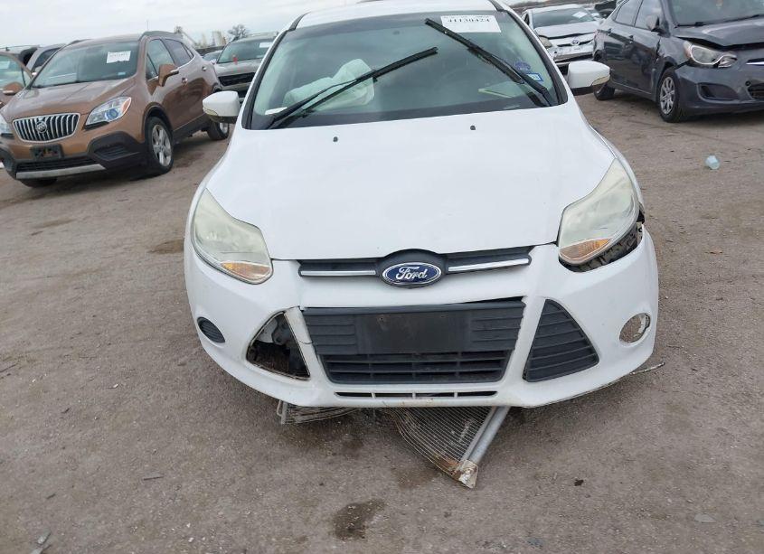 Photo 6 of 2014 Ford Focus SE (VIN 1FADP3F22EL430339)
