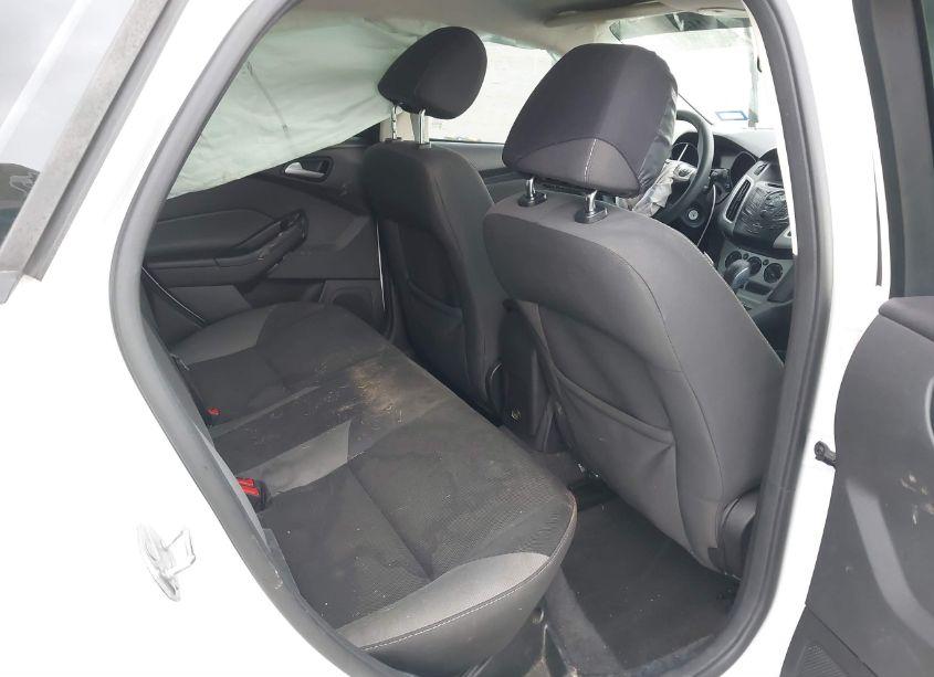 Photo 8 of 2014 Ford Focus SE (VIN 1FADP3F22EL430339)