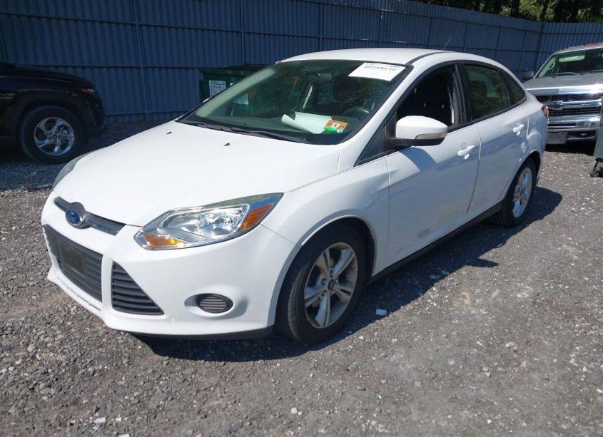 Photo 2 of 2014 Ford Focus SE (VIN 1FADP3F22EL446444)
