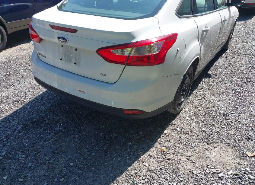 Photo 6 of 2014 Ford Focus SE (VIN 1FADP3F22EL446444)