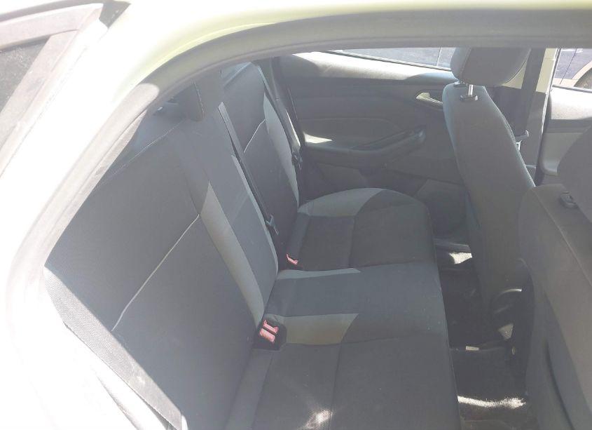 Photo 8 of 2014 Ford Focus SE (VIN 1FADP3F22EL446444)