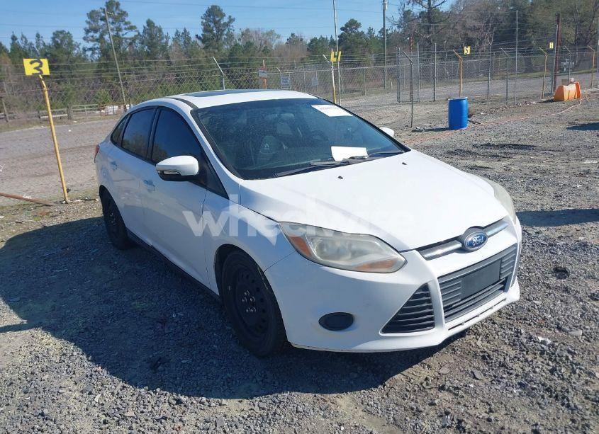 2014 Ford Focus SE (VIN 1FADP3F22EL458299) main photo