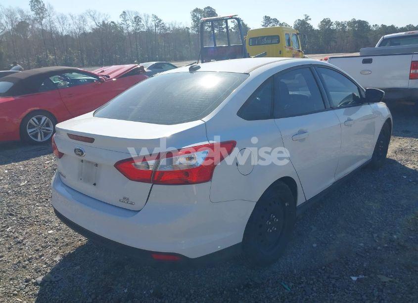 Photo 4 of 2014 Ford Focus SE (VIN 1FADP3F22EL458299)