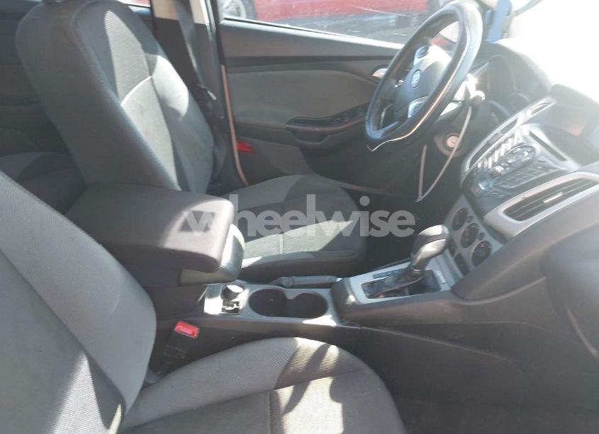 Photo 5 of 2014 Ford Focus SE (VIN 1FADP3F22EL458299)