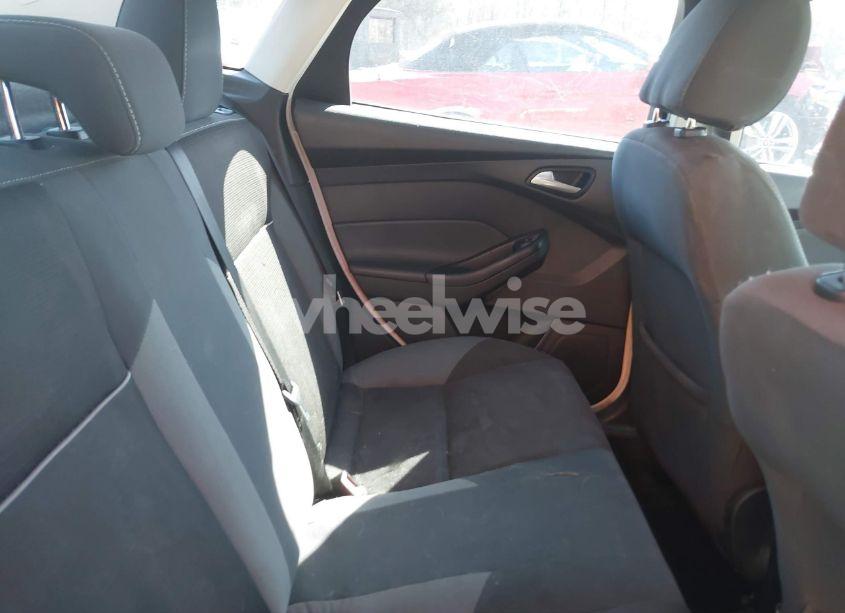 Photo 8 of 2014 Ford Focus SE (VIN 1FADP3F22EL458299)