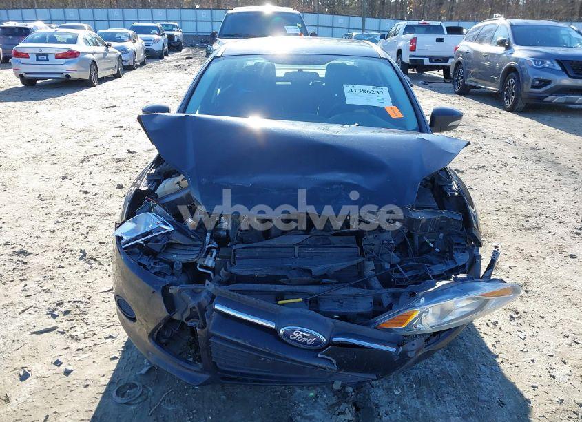 Photo 12 of 2014 Ford Focus SE (VIN 1FADP3F22EL460974)