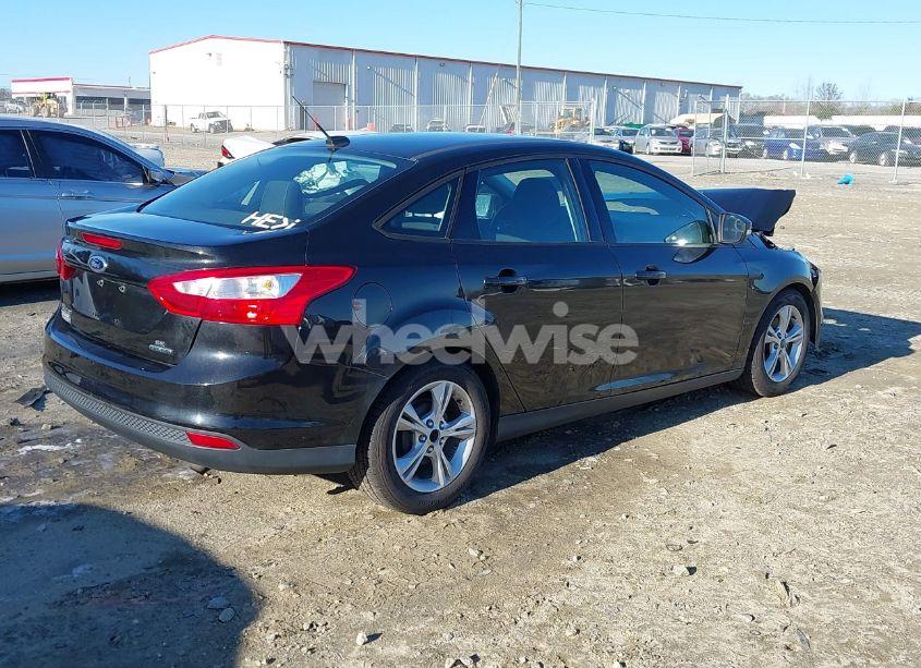 Photo 4 of 2014 Ford Focus SE (VIN 1FADP3F22EL460974)
