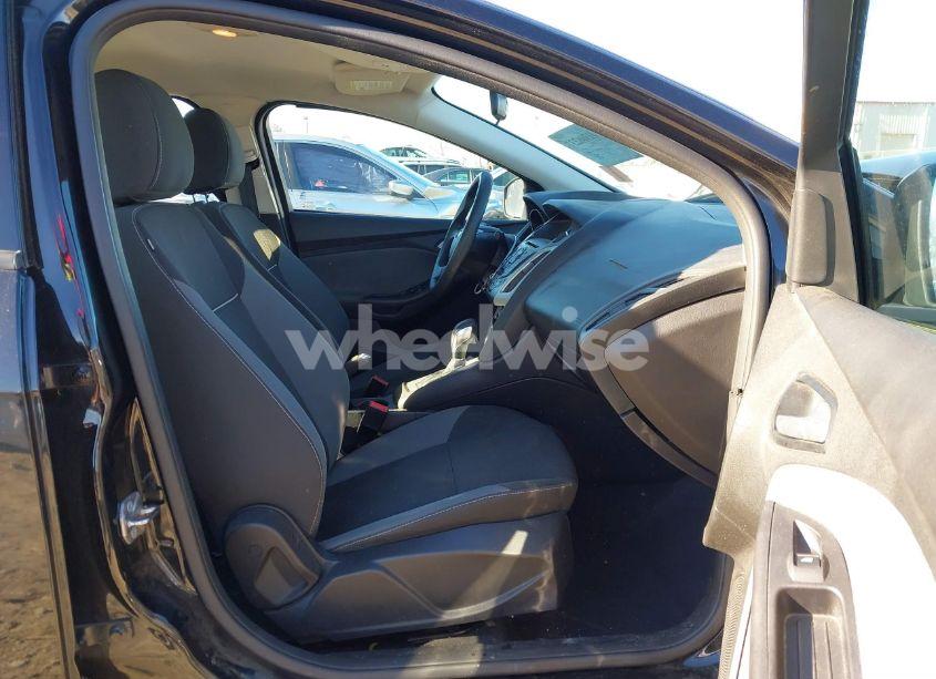 Photo 5 of 2014 Ford Focus SE (VIN 1FADP3F22EL460974)