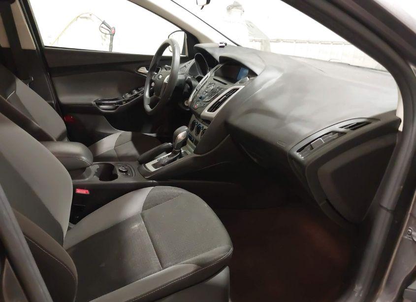 Photo 5 of 2014 Ford Focus SE (VIN 1FADP3F22EL461333)
