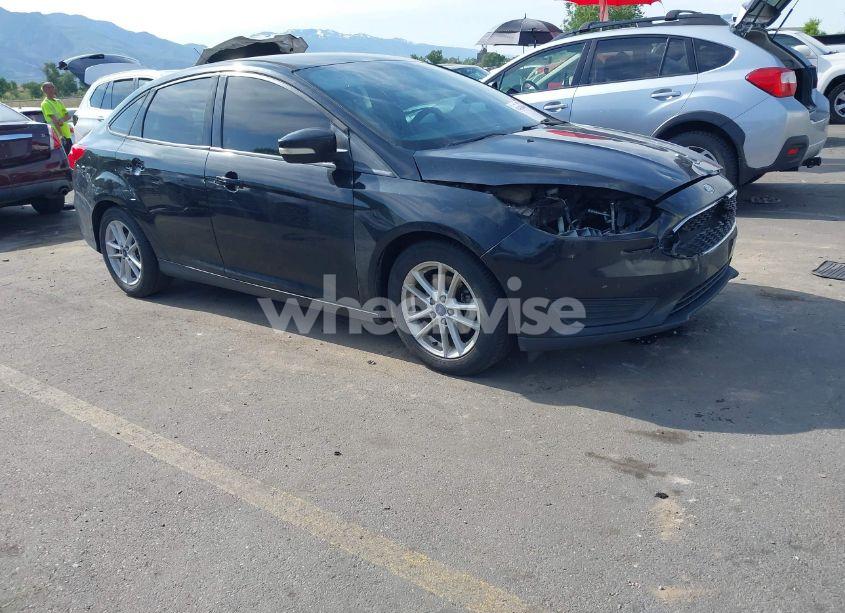 2015 Ford Focus SE (VIN 1FADP3F22FL202570) main photo