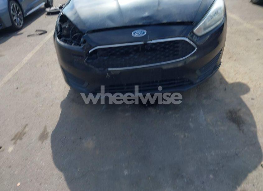 Photo 13 of 2015 Ford Focus SE (VIN 1FADP3F22FL202570)