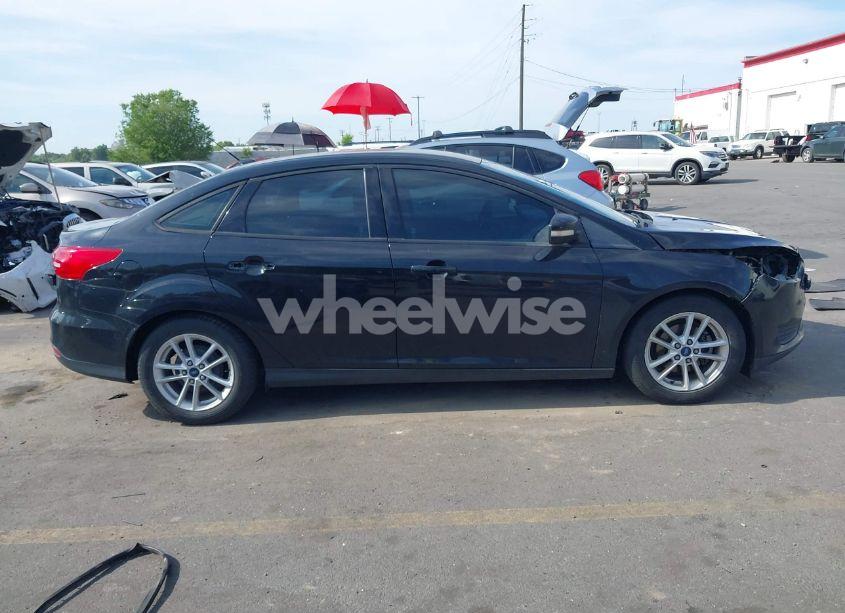 Photo 14 of 2015 Ford Focus SE (VIN 1FADP3F22FL202570)