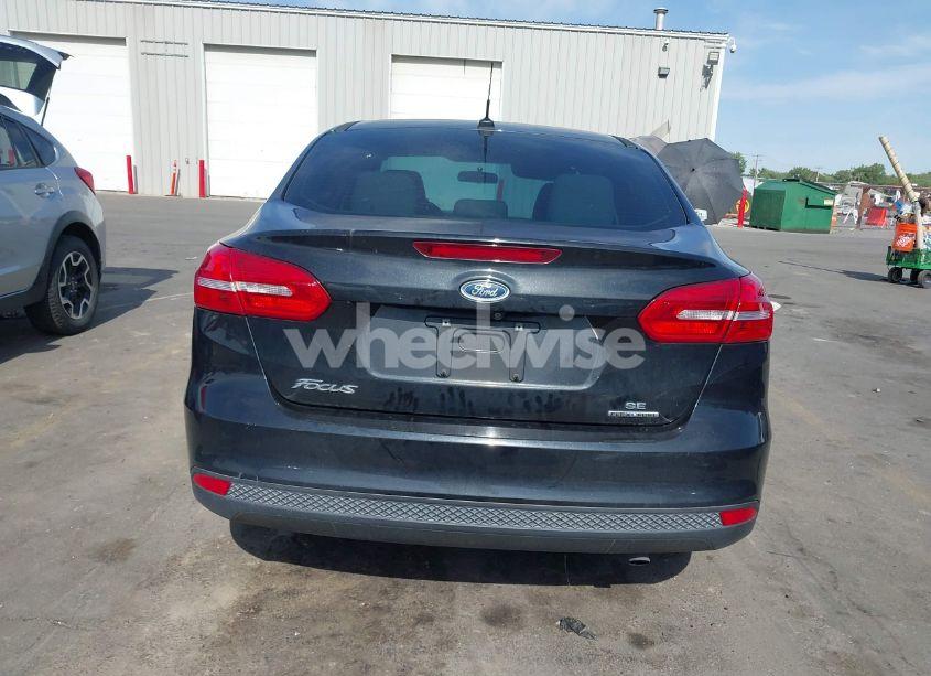 Photo 17 of 2015 Ford Focus SE (VIN 1FADP3F22FL202570)