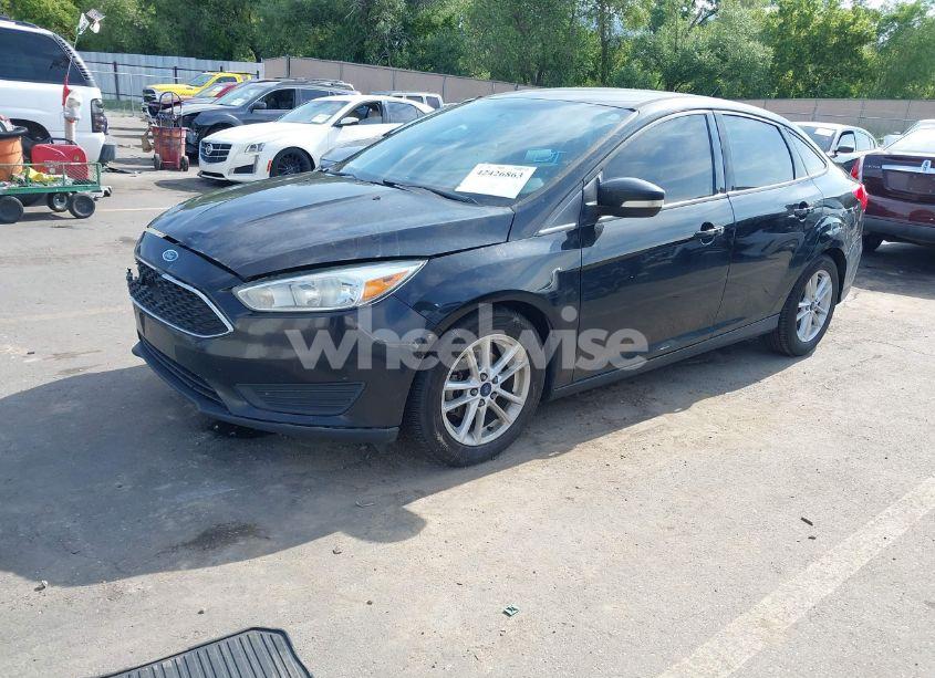Photo 2 of 2015 Ford Focus SE (VIN 1FADP3F22FL202570)
