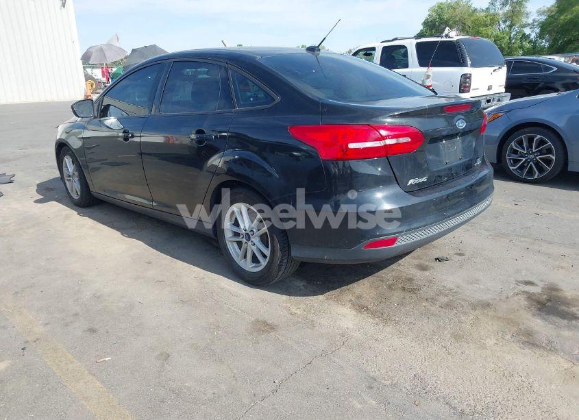 Photo 3 of 2015 Ford Focus SE (VIN 1FADP3F22FL202570)