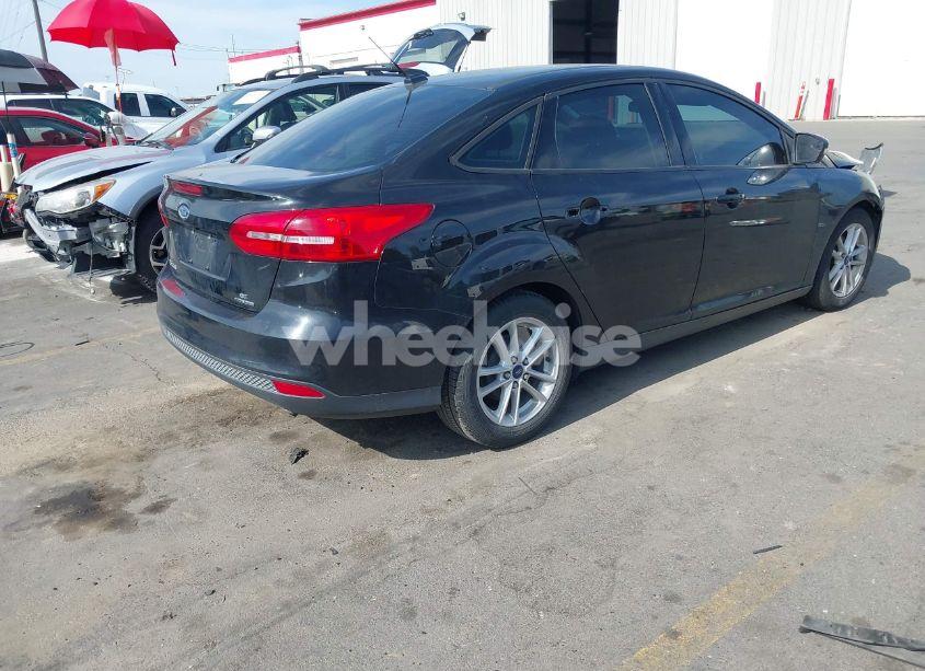 Photo 4 of 2015 Ford Focus SE (VIN 1FADP3F22FL202570)