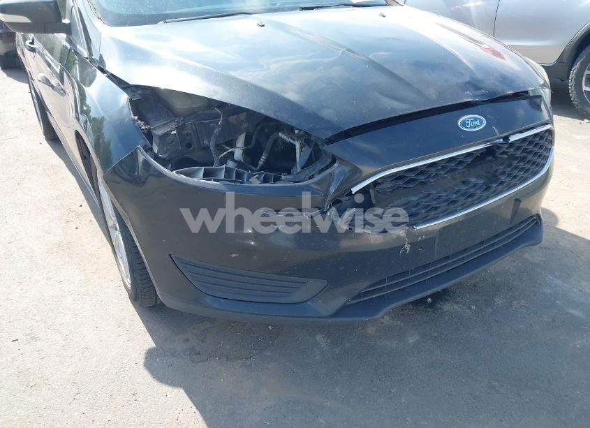 Photo 6 of 2015 Ford Focus SE (VIN 1FADP3F22FL202570)