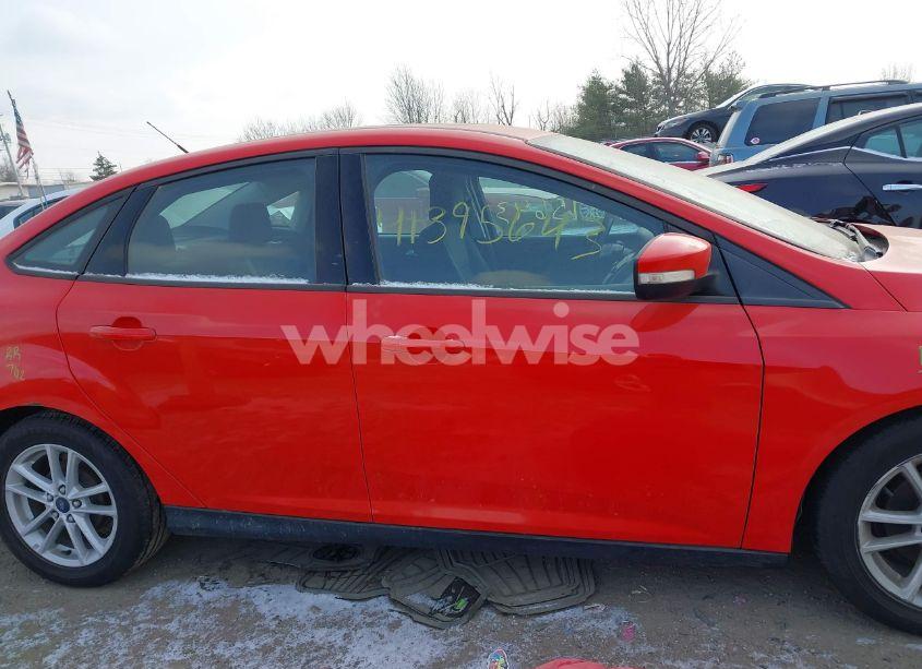 Photo 13 of 2015 Ford Focus SE (VIN 1FADP3F22FL203444)