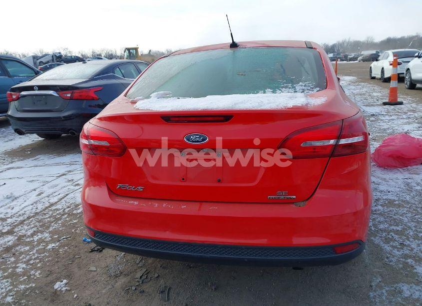 Photo 16 of 2015 Ford Focus SE (VIN 1FADP3F22FL203444)