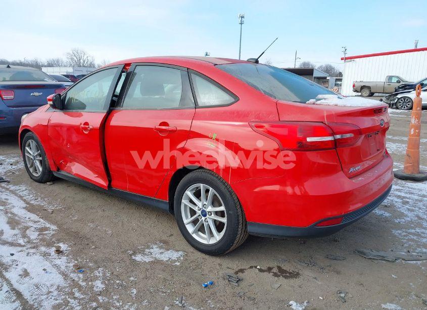 Photo 3 of 2015 Ford Focus SE (VIN 1FADP3F22FL203444)