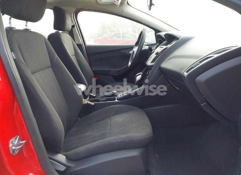 Photo 5 of 2015 Ford Focus SE (VIN 1FADP3F22FL203444)