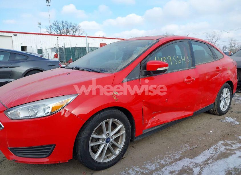 Photo 6 of 2015 Ford Focus SE (VIN 1FADP3F22FL203444)